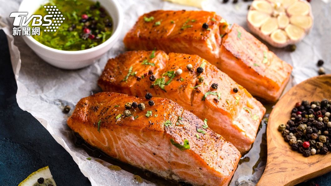 含豐富Omega-3脂肪酸的魚類,可以有效降低關節發炎。(示意圖/shutterstock達志影像)