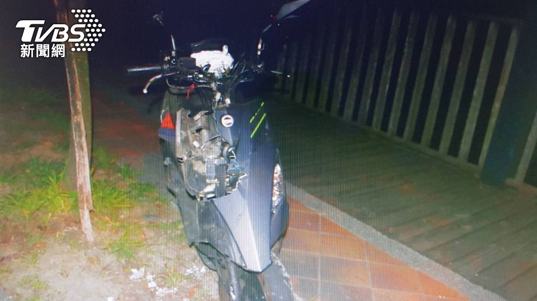 14歲少女騎機車載人 過彎自撞指示桿傷重不治