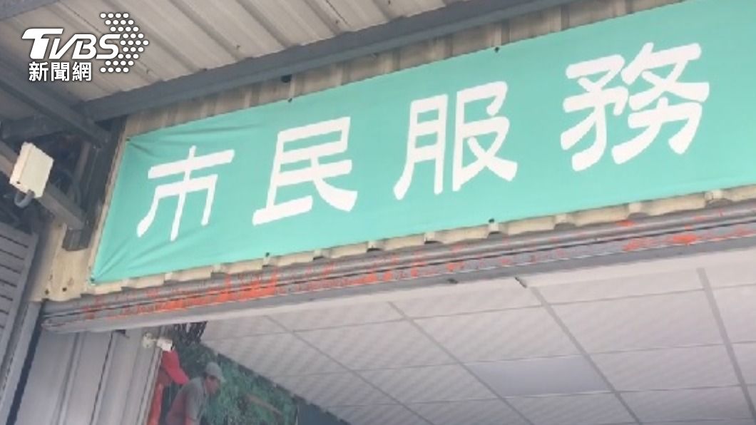 王定宇台南2服務處遭潑紅漆 警方鎖定涉案男子