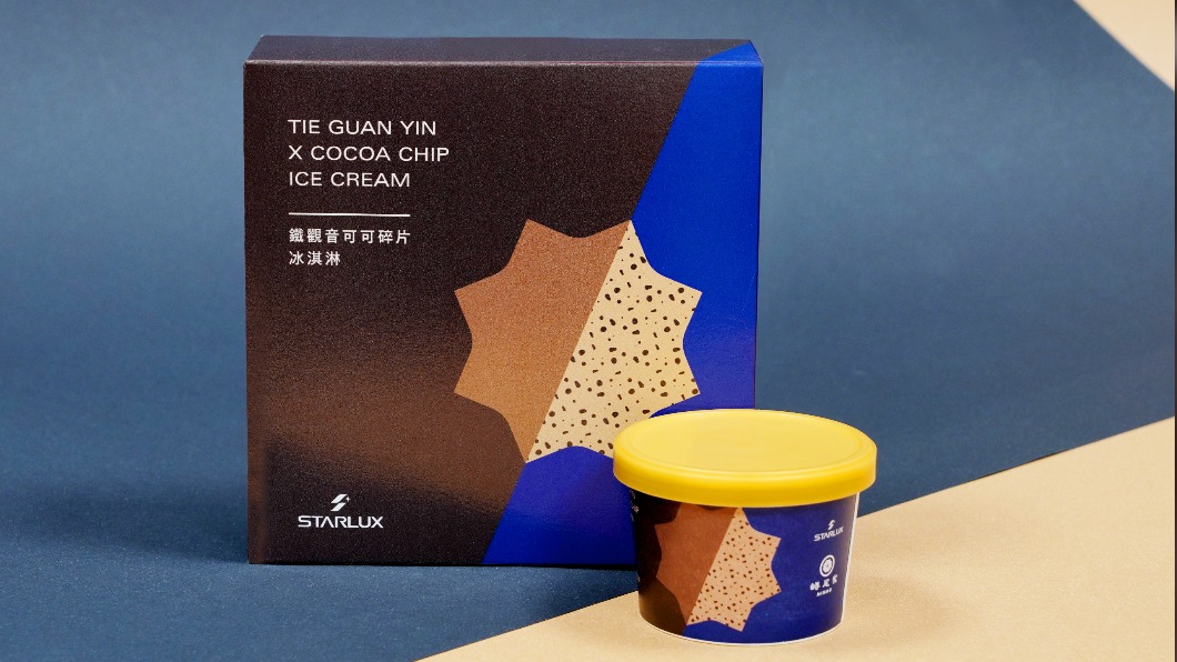 星宇機上熱銷蜷尾家鐵觀音可可碎片冰淇淋，以及胡蘿蔔綜合蔬果汁也開放超商預購。（圖／星宇航空提供）