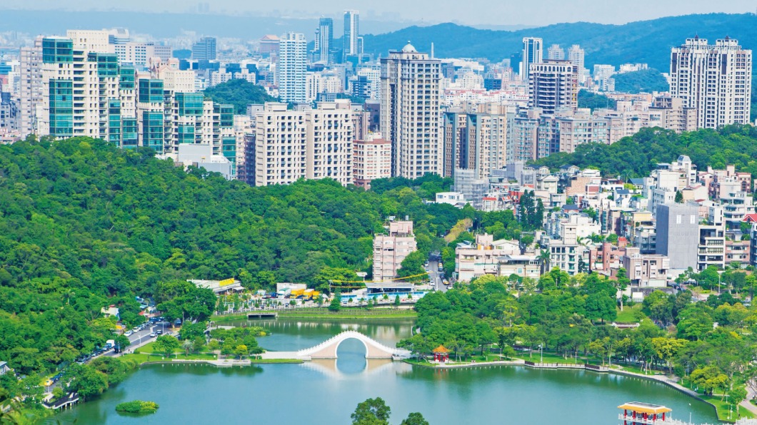 康樂山步道可以眺望整座大湖公園，夜景更是美不勝收。（圖／翻攝自台北市政府工務局大地工程處）