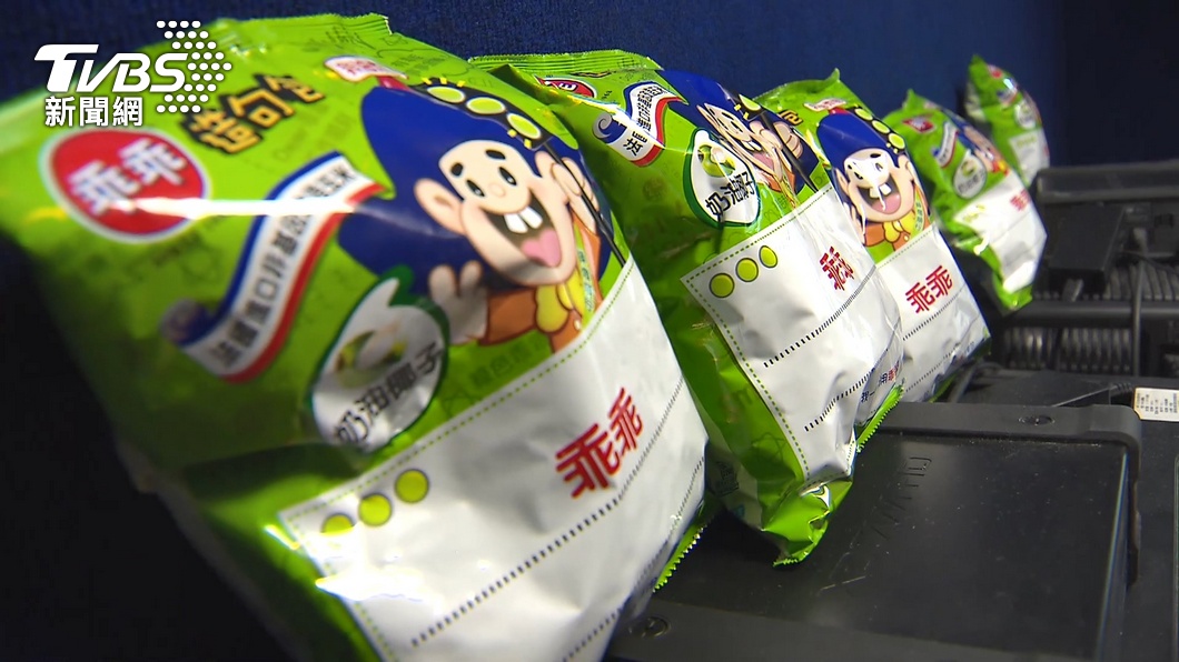 機台上擺「乖乖」！老闆不解怒記員工缺失　網笑：有種拿掉