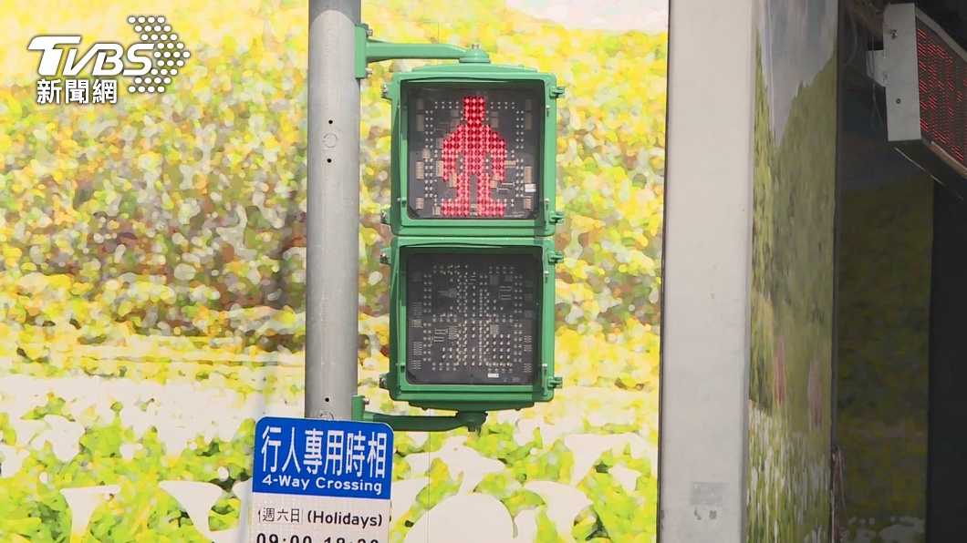 行人闖紅燈害騎士撞斷牙、骨折!他怒告再求償 法官:責任各半