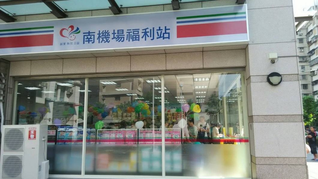 逛國軍福利站見兩款「謎之罐頭」　老鳥狂推：吃就對了