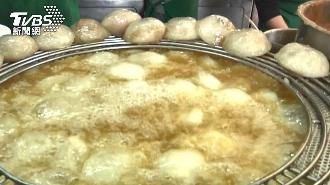 炸肉圓為台灣常見的經典滋味。(圖/TVBS資料畫面)
