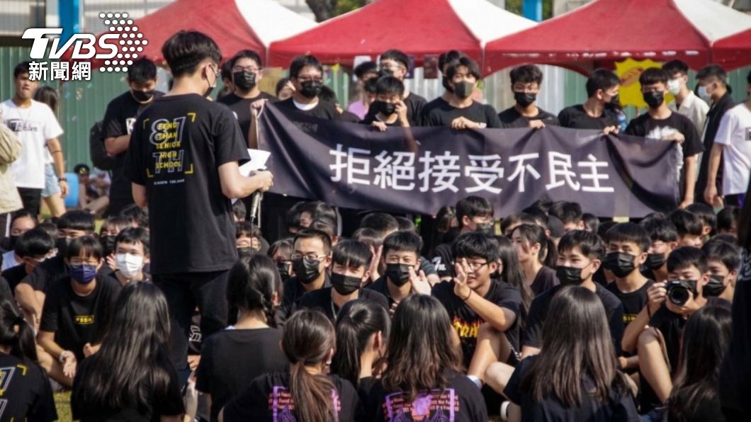 鳳山高中校慶不對外開放 上百「黑衣人」抗議爭話語權