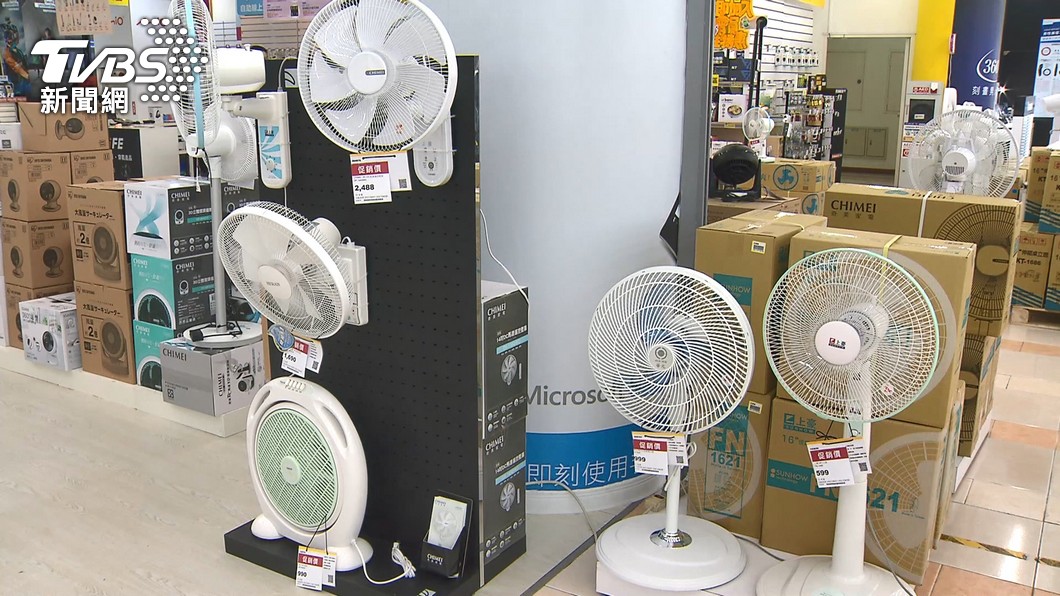 這款電風扇「最低耗電量僅1.5瓦」超省電　搭配冷氣這樣用