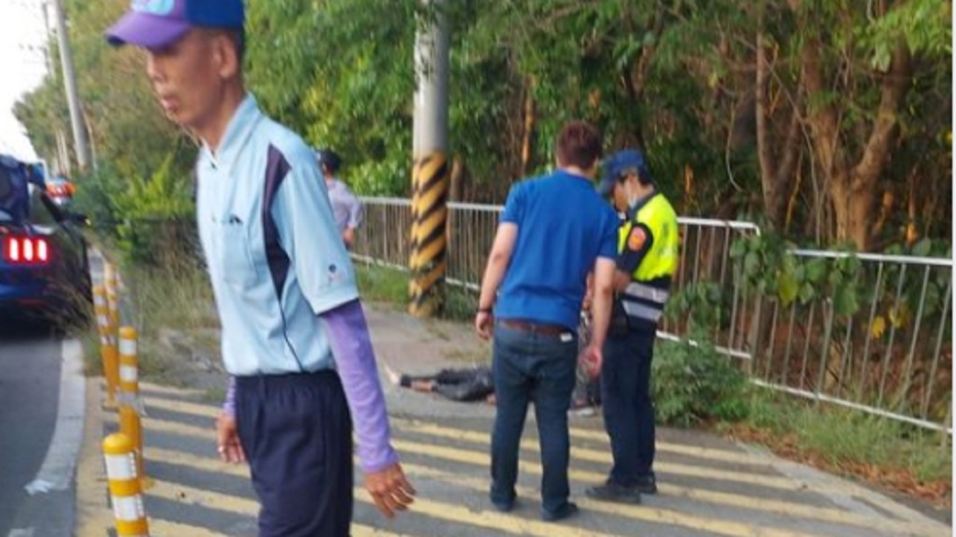 台南仁德砍人案!10男當街揮刀追殺 2人爆血送醫