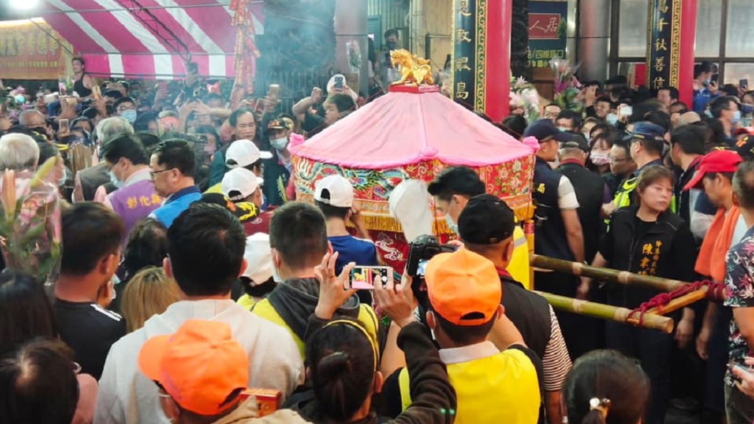 伸港福安宮曾遇大火　白沙屯媽祖遶境「駐轎不離棄」感動信眾