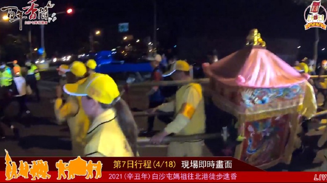 回鑾行進速度相當快速。(圖/翻攝自白沙屯拱天宮臉書)