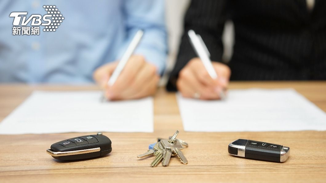 親家公最後決定離婚。(示意圖/shutterstock 達志影像)