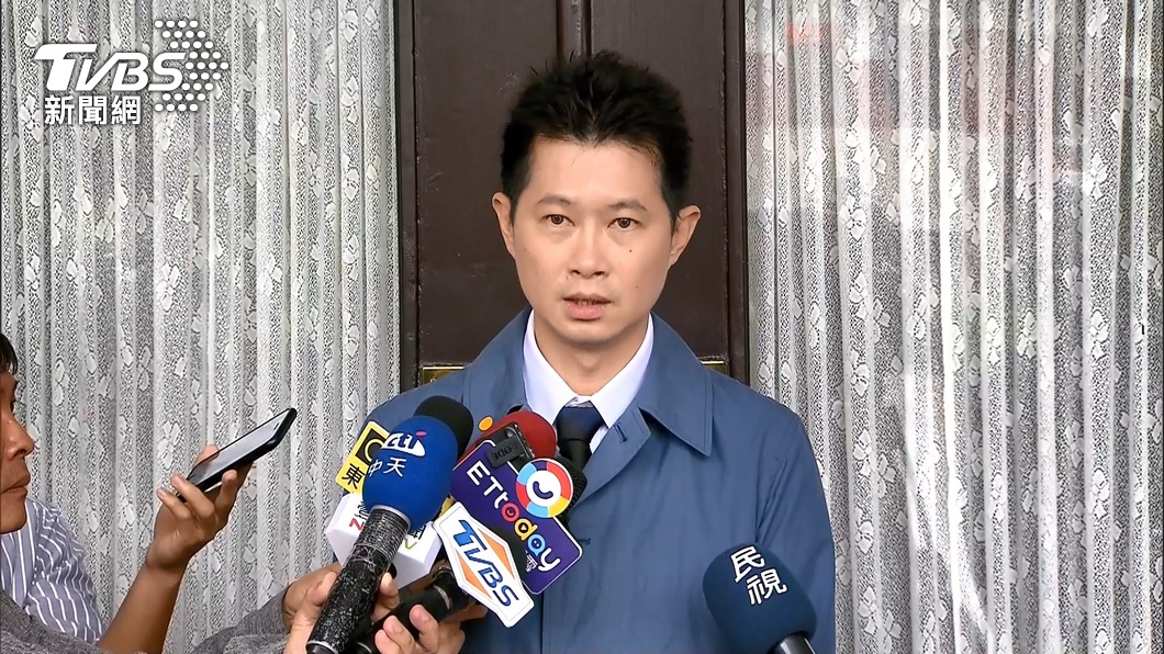 耍特權?丁怡銘爆5月中打AZ疫苗 行政院回應了