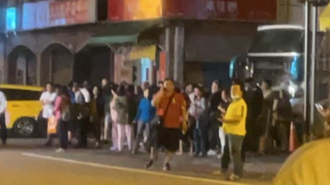 地震猛搖飯店旅客逃出 花蓮人「還在看電視」:跑啥?