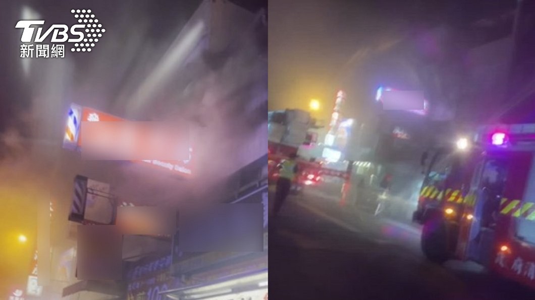 民宅火警不停冒出濃煙,警消趕到現場滅火救援。(圖/TVBS)