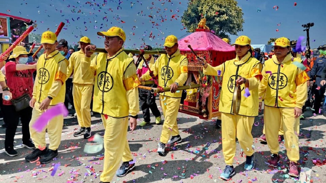 白沙屯媽祖顯靈!友昏迷不醒 他「跪地祈求」...神蹟發生了