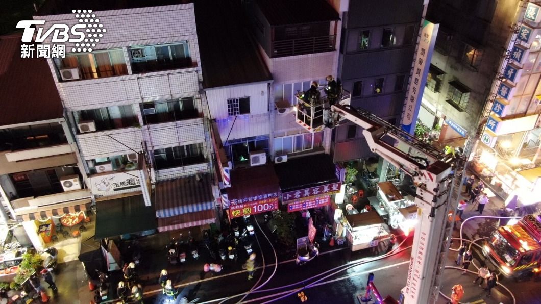 台中深夜惡火3幼童葬身火窟 火調人員現場勘查