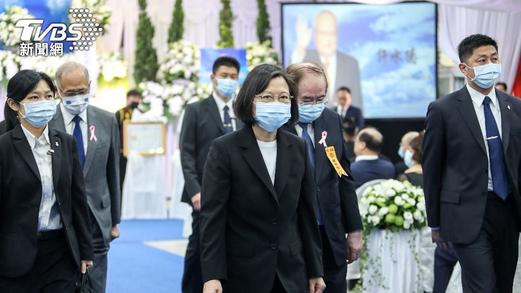 出席許水德告別式 蔡英文頒褒揚令表彰貢獻