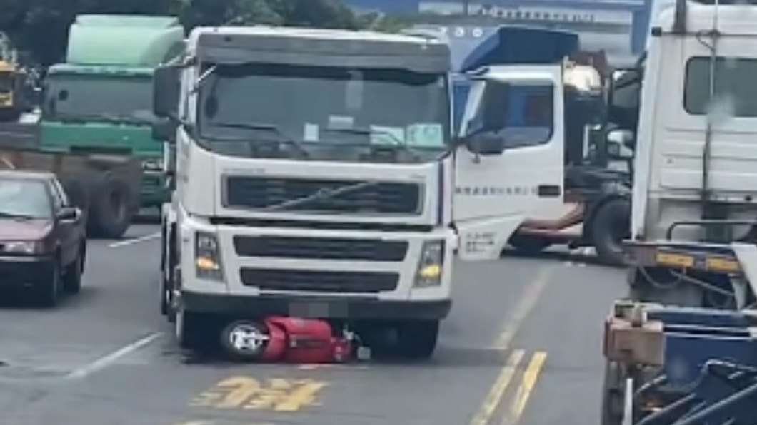 高雄女外送慘遭砂石車拖行輾斃　肇事司機是點餐者