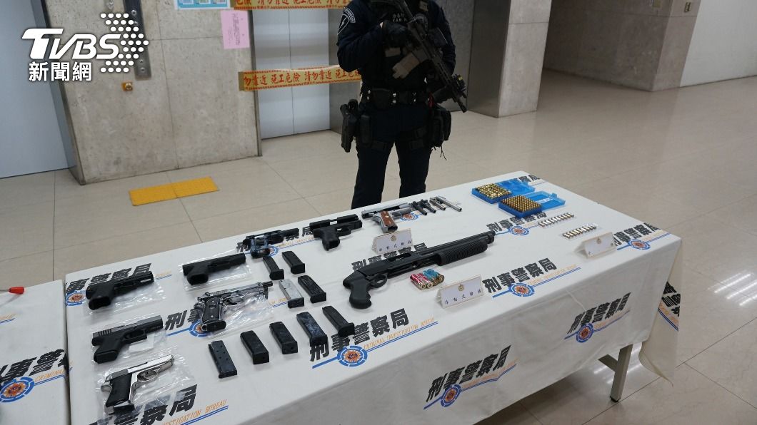 租大樓一樓設密室改槍　警逮2男起出6槍200子彈
