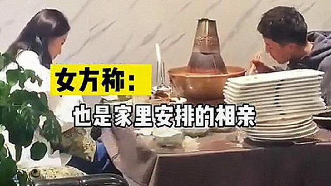 女方說男方全程只顧著吃羊肉,吃完沒付錢就閃人離開。(圖/翻攝自微博)