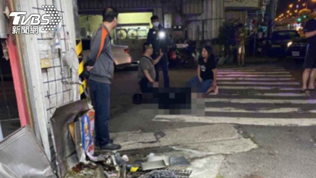 假配合真逃跑　小客車開霧燈遭盤查落跑撞機車肇逃