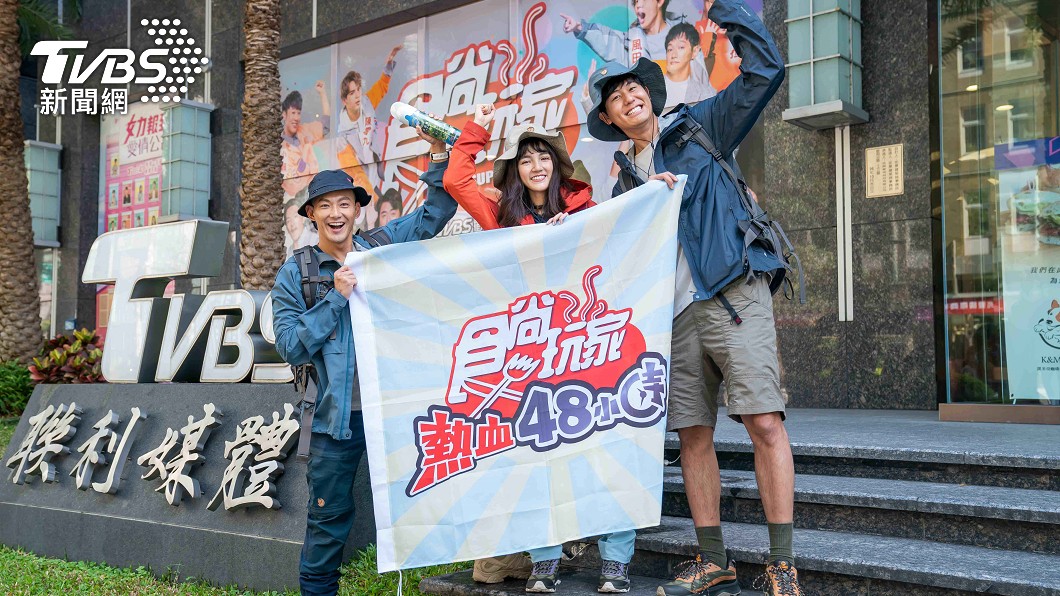 朵拉(圖中)為爬玉山焦慮到失眠又暴哭,期許不拖累威廉及風田(圖/TVBS)