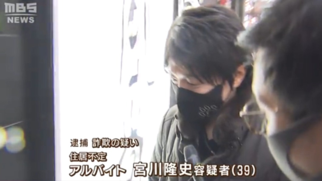 日男劈腿35女騙生日禮　照片曝光網驚：人帥好辦事