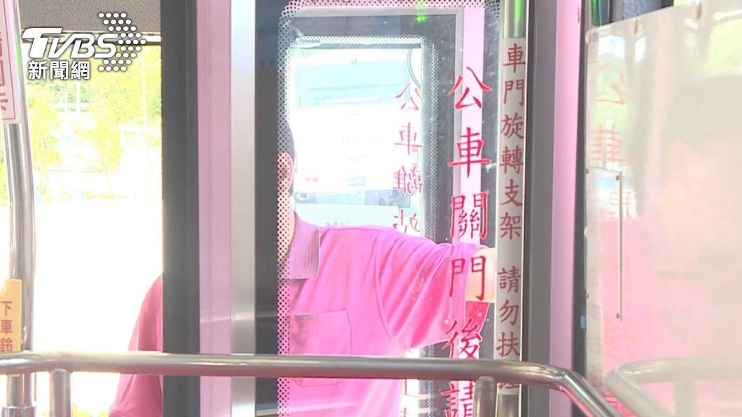 公車開關車門未注意乘客安全 最重吊扣駕照6個月