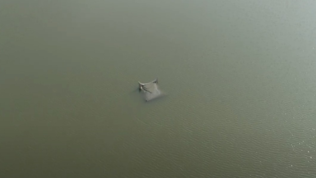 鯉魚潭百年遺跡現身。(圖/客傳會提供/本次空拍已獲民航局、苗栗縣政府申請核准)