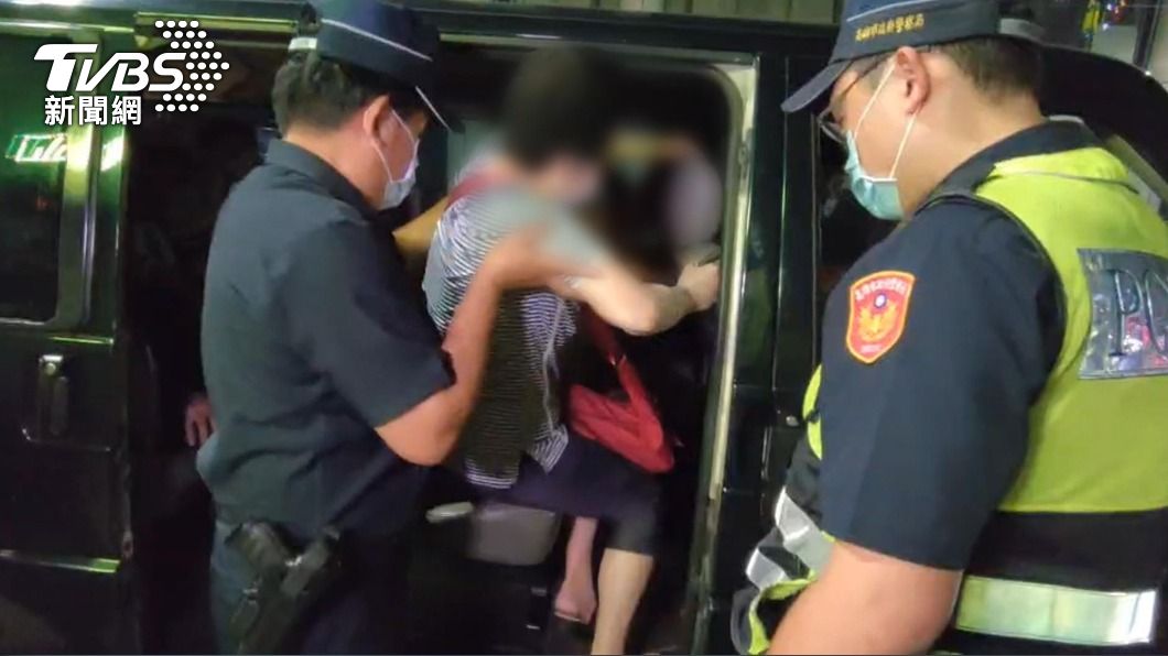 破賭場驚見千歲團 80歲嬤遇攻堅嚇到腿軟