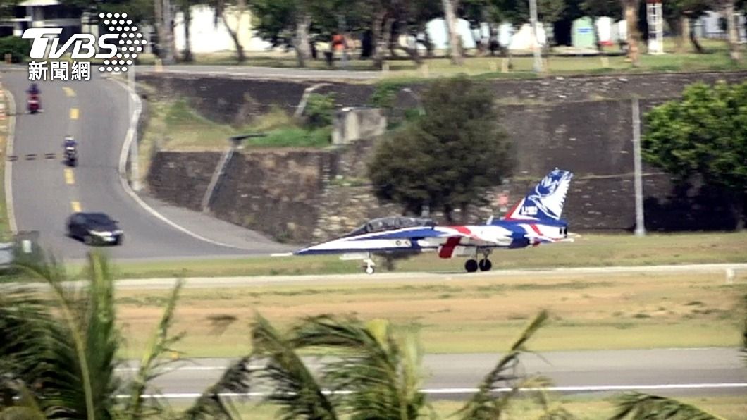 勇鷹號高教機現蹤志航基地　為進駐台東做準備