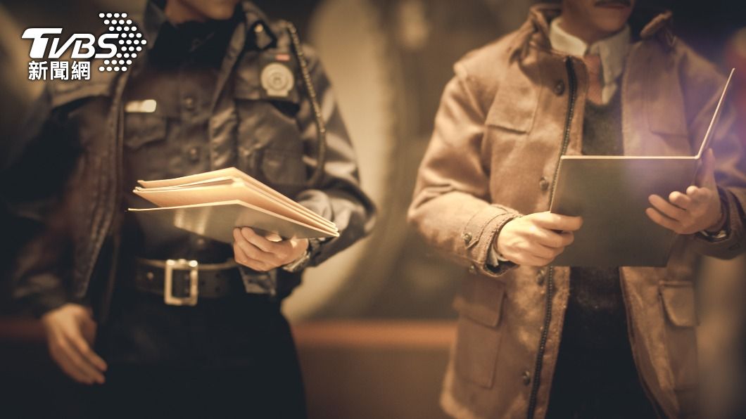 警方破獲多起「曠職領高薪」事件。（示意圖／shutterstock 達志影像）
