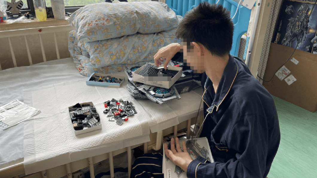 少年被診斷出只剩下20個月的生命。(圖/翻攝自錢江晚報)