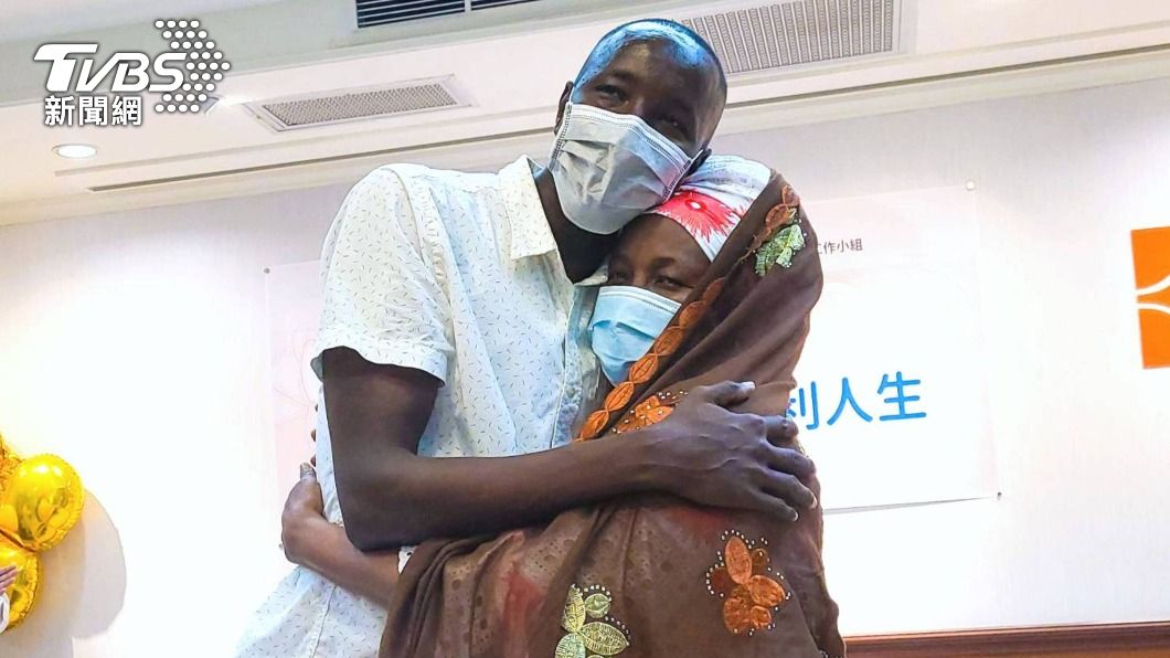 男子腎病變末期　非洲媽媽飛9千英哩來台捐腎救兒