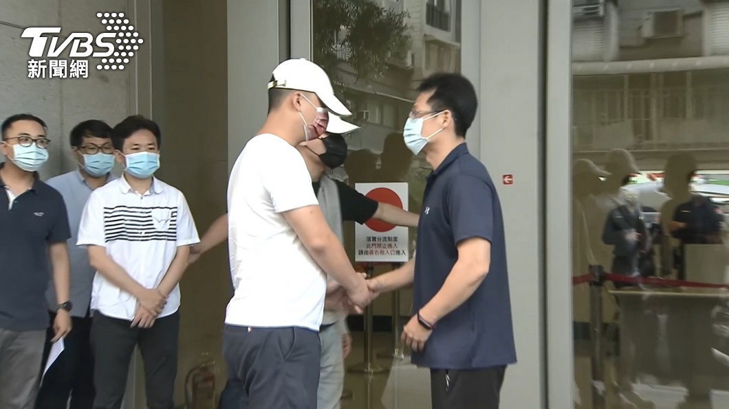 雙方昨日到場相互握手和解,並依照相關規定函送及懲處。(圖/TVBS)