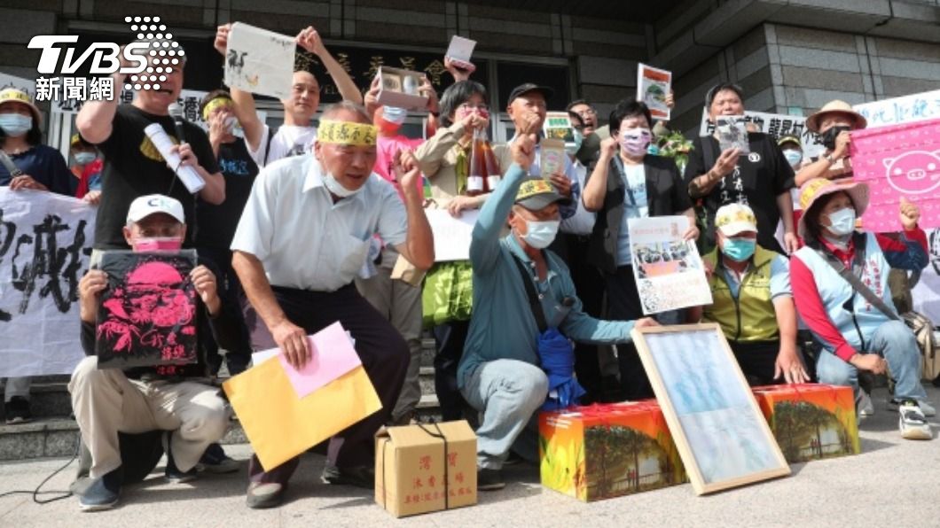環保團體在外表達訴求。（圖／中央社）