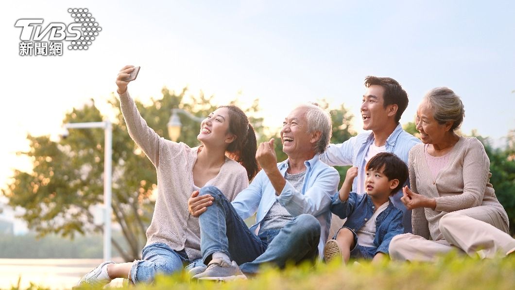 近日台灣哪一個年代最幸運成為網路熱門話題。(示意圖/shutterstock達志影像)