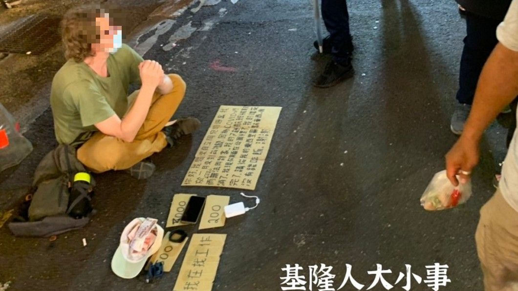 洋男擺攤籌旅費1分鐘收入破千 他驚呆:台人真有愛心
