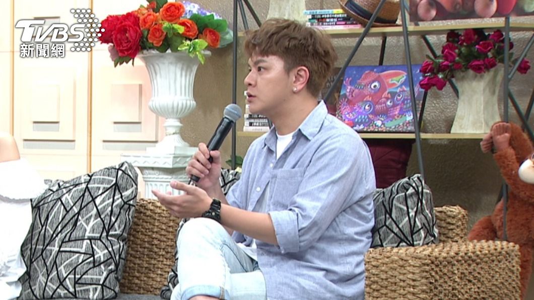 曾治豪坦言曾怨恨爸爸賀一航。(圖/年代提供)