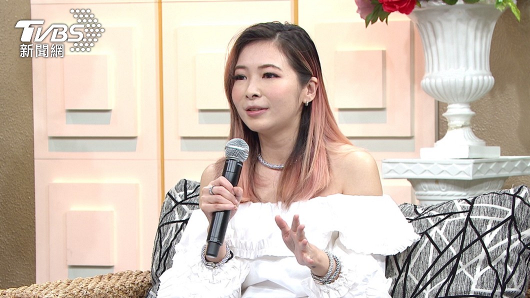 Makiyo還原當時替羅霈穎大體化妝的狀況。(圖/年代MUCH提供)