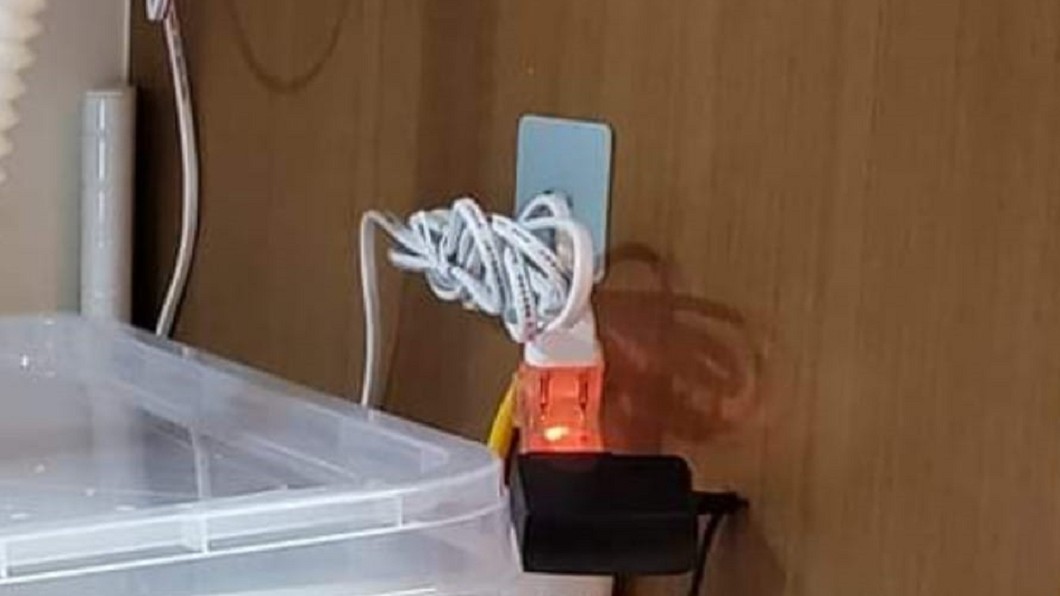 延長線纏繞成「麻花捲」　好心提醒遭嗆：不懂電瞎怕