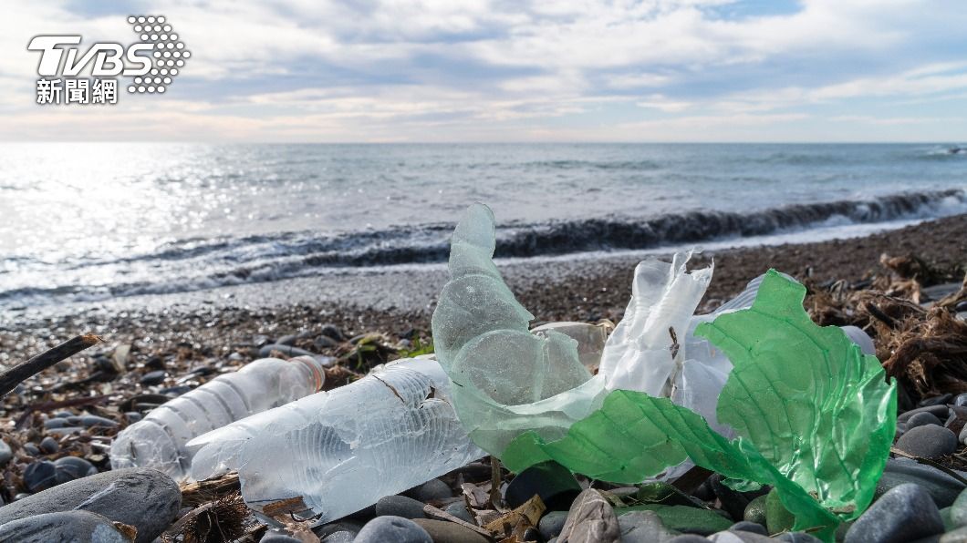 巴西海灘發現大量不明廢棄物。（示意圖／shutterstock達志影像）