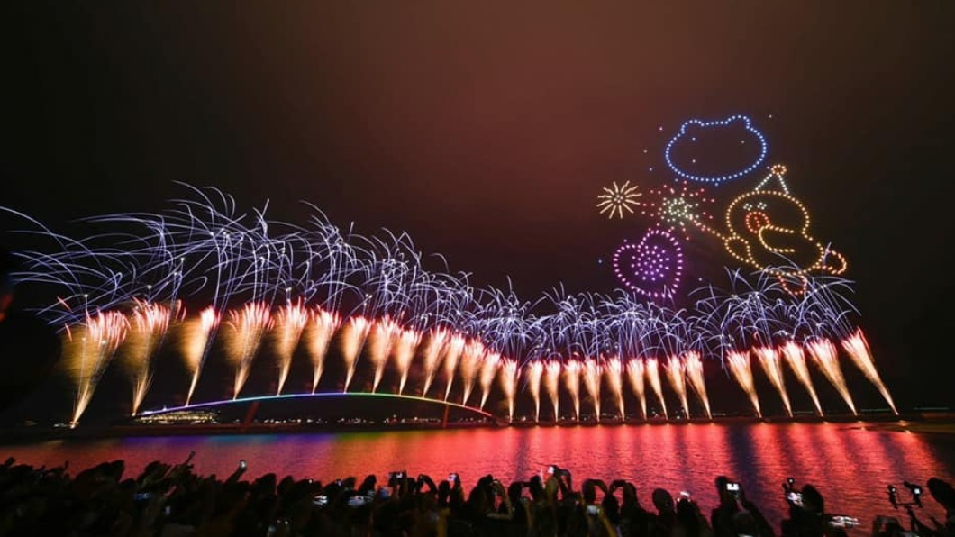 超萌的「「LINEFRIENDS」主題煙火秀,於22日正式登場。(圖/翻攝自澎湖國際海上花火節臉書)