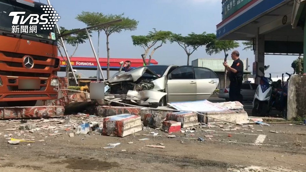 加油站洗車暴衝「撞破磚牆」現場曝 波及2員工、駕駛亡