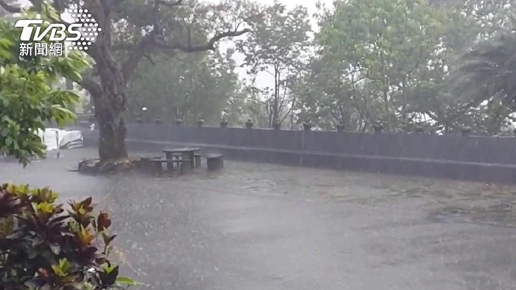 雨彈炸南台 高雄市5區明停止上班上課