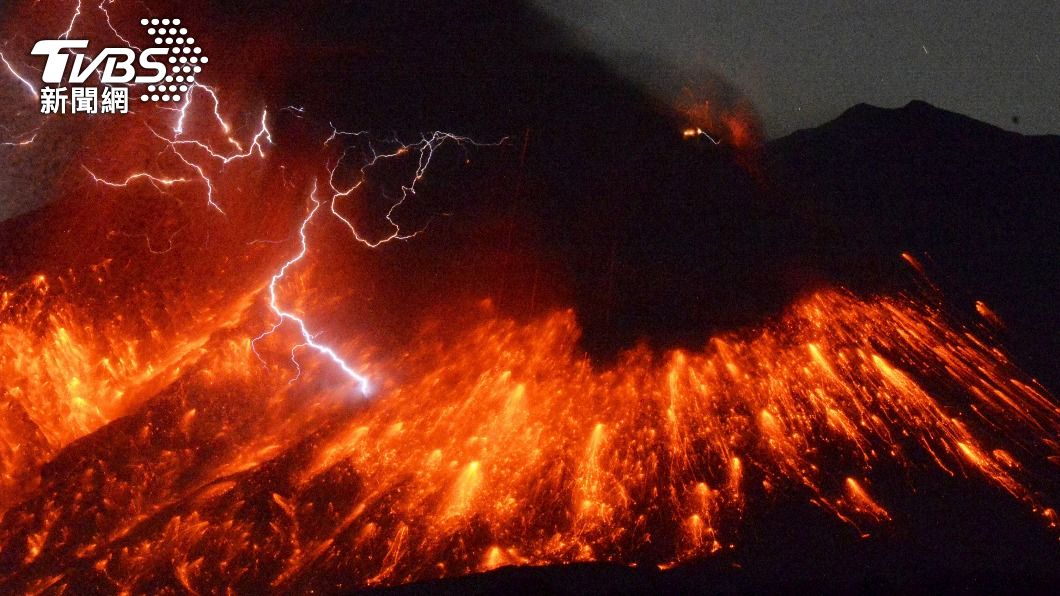 鹿耳島火山爆發!碎屑噴2.3公里 啟動三級警報