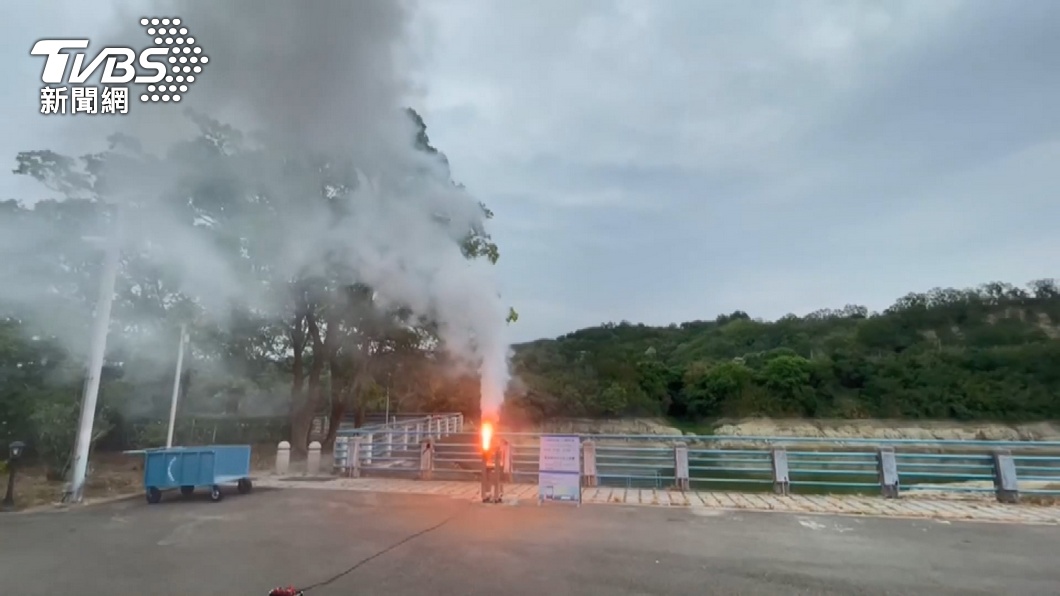 明德水庫啟動人工增雨作業。(圖/TVBS)