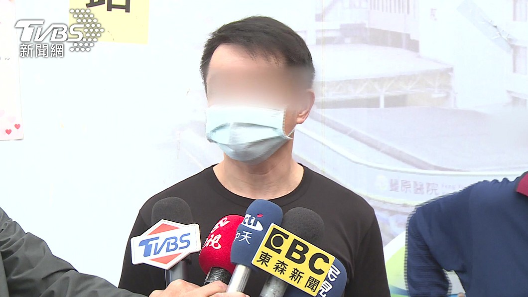 腦死男童的父親向孩子親喊「爸爸做到了」。(圖/TVBS)