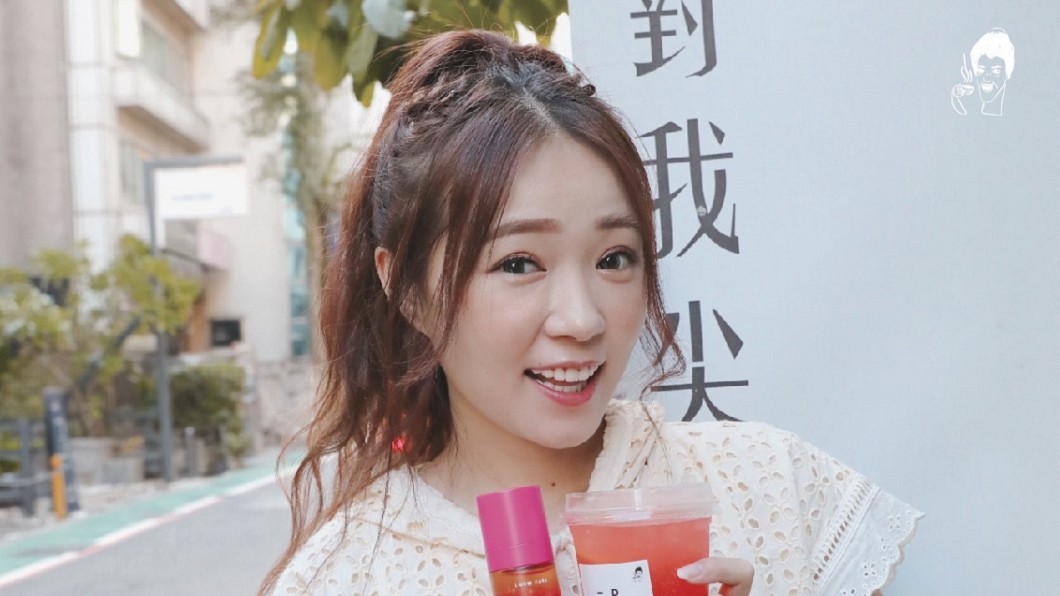 丫頭經營副業有成。(圖/翻攝自不要對我尖叫臉書)