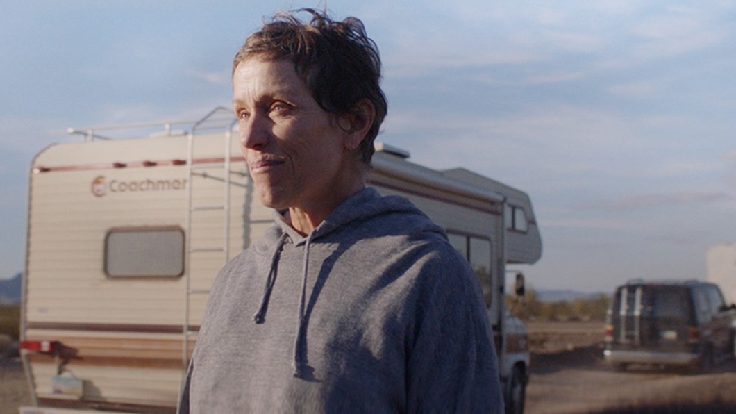 法蘭西絲麥朵曼(Frances McDormand)以《游牧人生》第三度拿下影后。(圖/翻攝自Nomadland臉書)